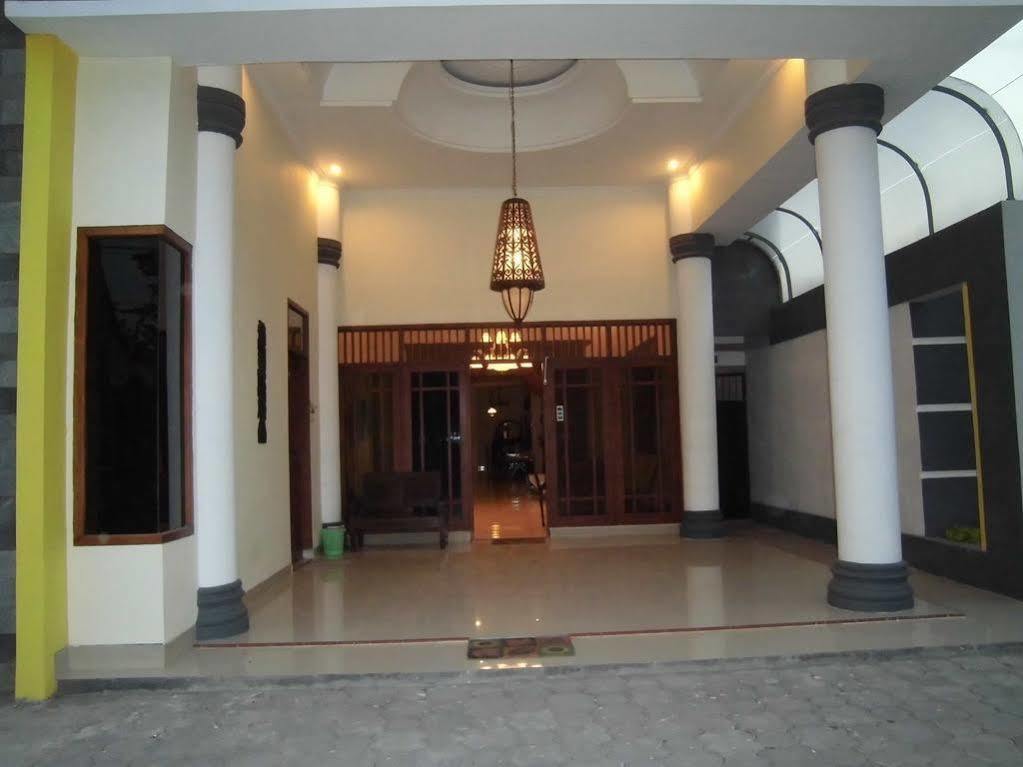 Griya Putri Dewi Guesthouse Jogyakarta Zewnętrze zdjęcie