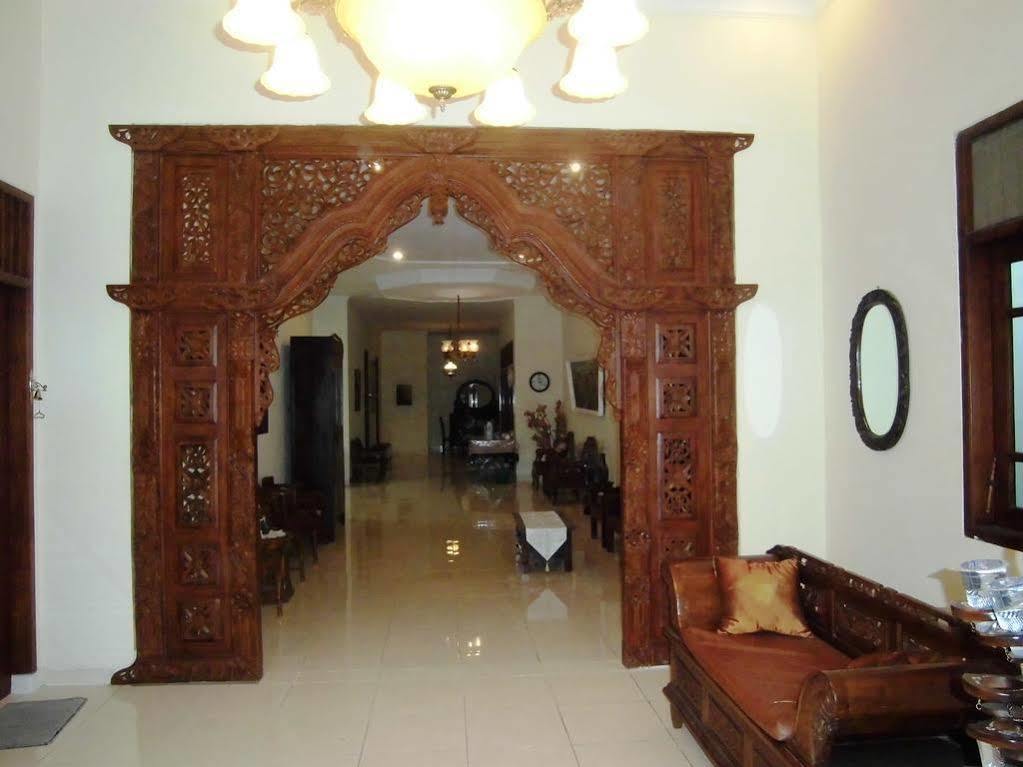 Griya Putri Dewi Guesthouse Jogyakarta Zewnętrze zdjęcie